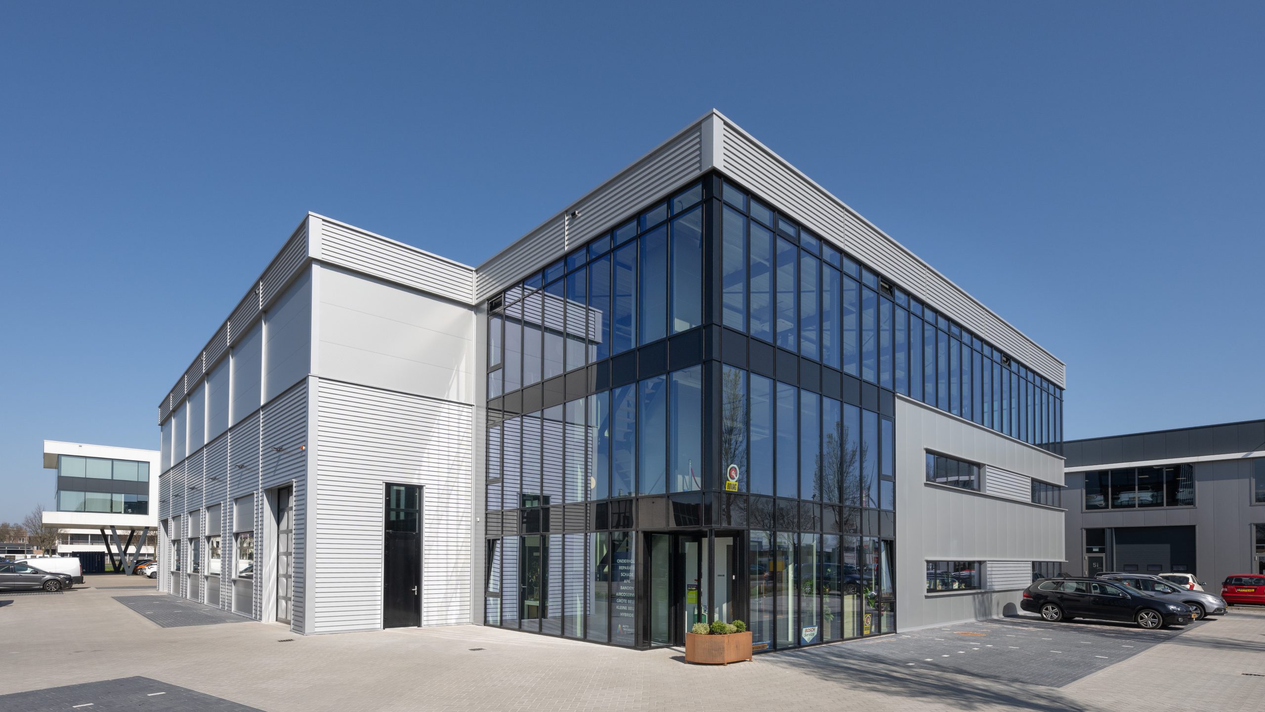 Bedrijfsbouw Partners realiseert automotive bedrijfspanden