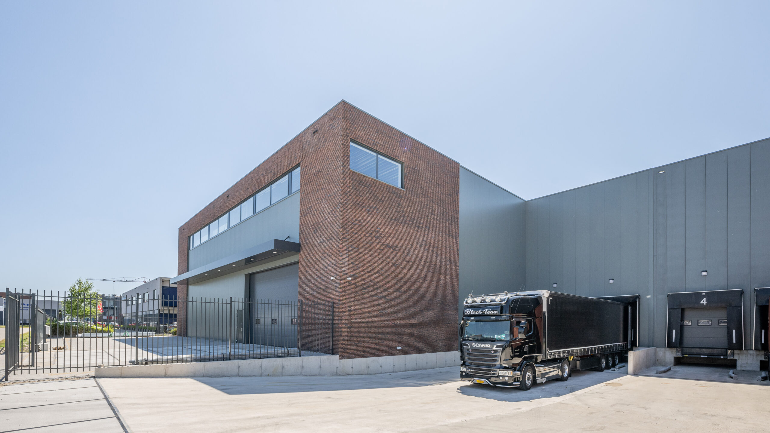Logistiek gebouw laten bouwen