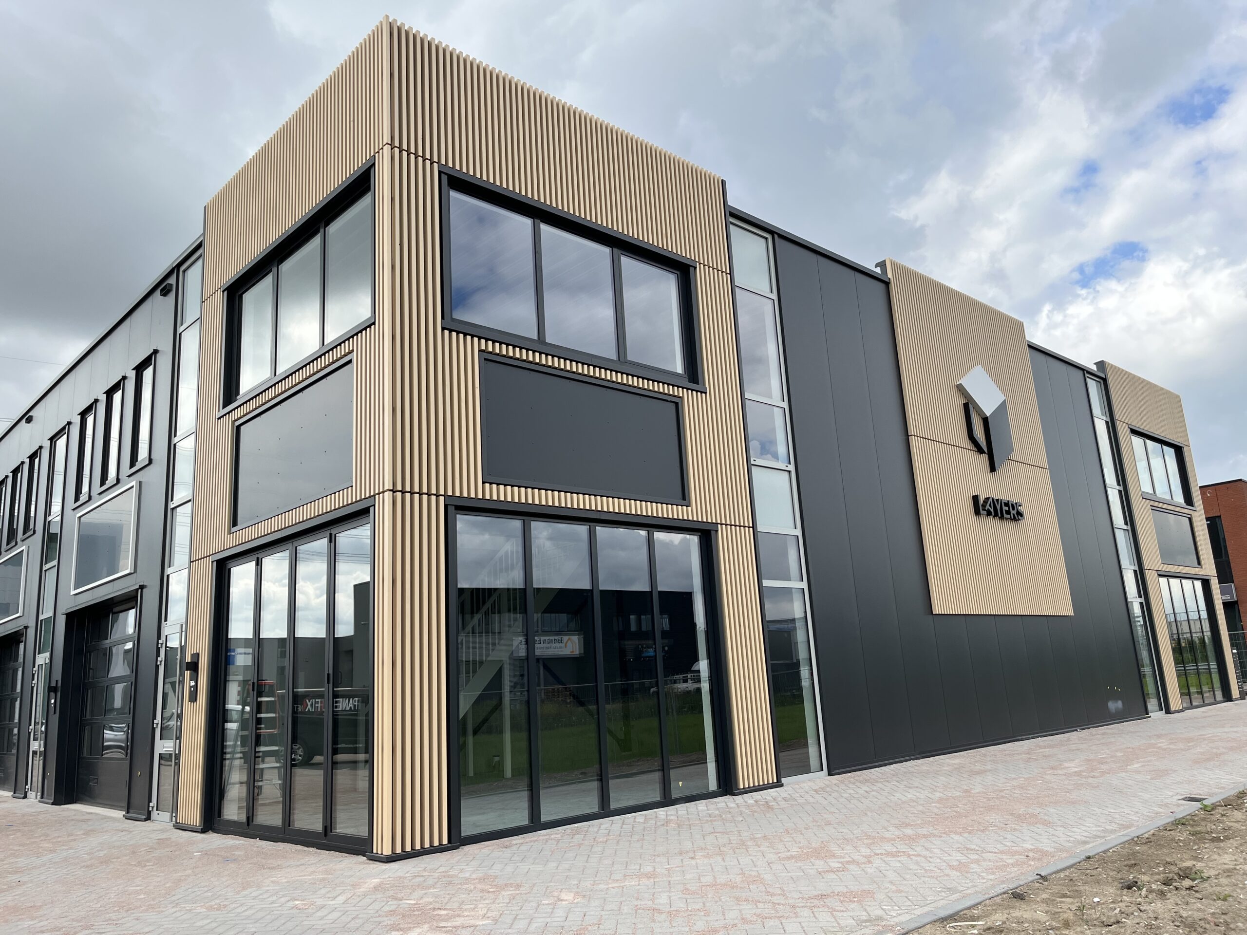 Bedrijfsverzamelgebouw laten bouwen